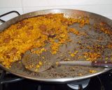 Foto del paso 8 de la receta Paella de sepia y atún con caldo concentrado de Santa Pola