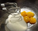 Une image de l'étape 4 de Gâteau chocolat au lait et cacahouètes grillées, salées.