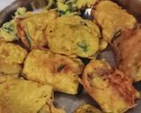 A picture of step 6 of Arbi leaves Paneer pocket fritters.