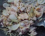 รูปขั้นตอนการทำที่ 2 ของ ผัดขิงใส่ไก่