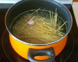 Foto del paso 2 de la receta: Espaguetis de atún con huevo frito