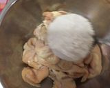 รูปขั้นตอนการทำที่ 1 ของ “หนังไก่ทอดใบมะกรูด”