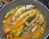 Foto langkah ke 4 dari resep Ikan Sarden Asam Segar.