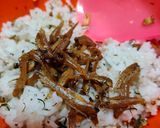 Foto langkah ke 4 dari resep Nasi Daun Jeruk dan Teri (1130).