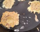 Foto del paso 3 de la receta: Tortitas de pollo deshebrado en salsa de jitomate 🍲💓