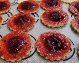 Foto del paso 8 de la receta: ❤️ Heartshaped raspberry filled cookies - Galletas corazón rellenas de frambuesa ❤️