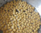 A picture of step 1 of Soya chunk curry.