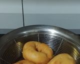 Foto langkah ke 4 dari resep Donat Gula Halus Simple (ulen tangan).