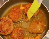 Hình bước làm 5 của món Cơm nhà 10 - cơm buger bò xốt teriyaki, canh gà rau củ nấu sữa