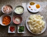 صورة لخطوة 1 من وصفة دجاج وبطاطا بالكاري