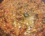 A picture of step 5 of Pasta with vegetarian PastaSauce. Made of kidneybeans and homemade tomatosauce.