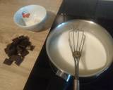 Crème au chocolat et chantilly maison étape de la recette 1 photo