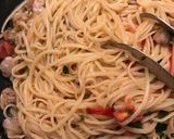 A picture of step 7 of 🍝 Easy pasta with clams & fresh tomato.