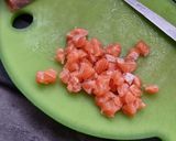Une image de l'étape 1 de °Tartare de saumon sauce soja et sésame noir°.