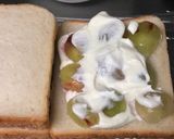 A picture of step 3 of Fruit Sandwich 🍒.
