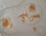 Foto del paso 3 de la receta: Pizza crujiente sin horno, sin levadura, sin polvo de hornear sin amasado, sin tiempo de leudado🍕