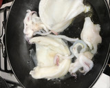 Foto del paso 6 de la receta: Sepia a la plancha con salteado de espárragos y gambas