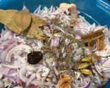 A picture of step 1 of Camparan chicken handi.
