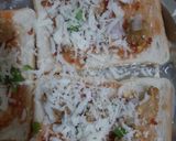 A picture of step 2 of Bread pizza.