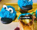 A picture of step 9 of Cookie Monster Cupcakes (Hidden Oreo/Cookie Cupcake).