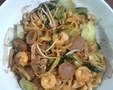 Foto langkah ke 4 dari resep Kwetiau goreng praktis.