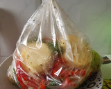 Foto del paso 1 de la receta: Salmón al papillote con guarnición de patatas y verduras