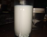 A picture of step 1 of Oreo Milk shake.