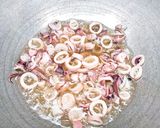 Foto langkah ke 1 dari resep Oseng Cumi asin.