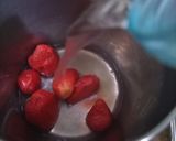 A picture of step 2 of Strawberry juice 🥤.