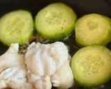 Une image de l'étape 2 de Riz au Poisson Lotte Poêlé, Pousses de Pois et Concombre.
