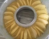 A picture of step 2 of Ring Cake with Apples, Raisins, and Dark Chocolate.