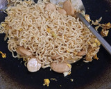 Foto langkah ke 3 dari resep Mie Goreng Pedas.