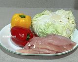 A picture of step 1 of Curry Chicken with Cabbage.