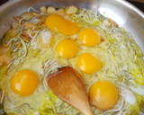Foto del paso 5 de la receta: Revuelto de gulas