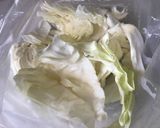 รูปขั้นตอนการทำที่ 1 ของ กะหล่ำปลีผัดไข่ #งบ60บาท เมนูเด็กหอ