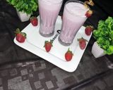 A picture of step 4 of Starwberry shake.