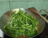 Foto langkah ke 3 dari resep Tumis Kangkung Sambal Terasi.