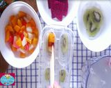 Foto langkah ke 2 dari resep Es Lilin Fruity Yoghurt 🍑🍍🍓🍇🍉.