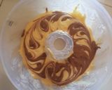 Foto langkah ke 8 dari resep Bolu Marble Chocolatos No Mixer Irit Telur.