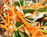 Kínai zöldséges tészta csirkemellel recept fázis 2 fotója