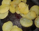Une image de l'étape 2 de Double cheese burger pommes de terre et compoté d oignons.