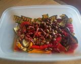 Foto del passaggio 2 della ricetta "Insalata" con tonno, feta e verdure grigliate