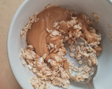 Foto del paso 2 de la receta: Mega galleta saludable de mantequilla de maní y avena sin azúcares ni edulcorantes ni harina