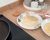 Foto del paso 2 de la receta: Hígado empanado a la ajillo