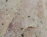 Foto del paso 1 de la receta: Filetes de pechuga de pollo a las finas hierbas empanados