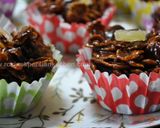 A picture of step 6 of Chocolate Crispy Cakes کاپ کیک کورن فلکس.