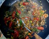 Foto langkah ke 5 dari resep Oseng Klotok Cabe Hijau.