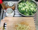 Foto langkah ke 2 dari resep Cah Brokoli Bawang Putih 🥦.