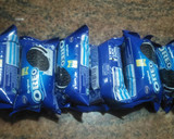 A picture of step 1 of Oreo Icecream Cake.
