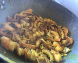 Foto del paso 3 de la receta: Langostinos 🍤 y Pulpitos al ajillo